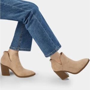 Mysoft Cutout Pointed Toe Ankle Chelsea Boots